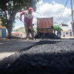 Gestión Castañeda inició la colocación de 500 toneladas de asfalto en sector Loma Linda